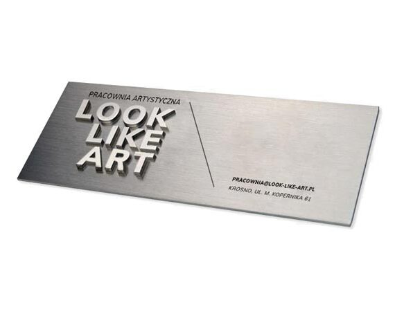 Przestrzenny szyld z nazwą firmy z metalu. Wieloelementowa tabliczka 3D z metalu.