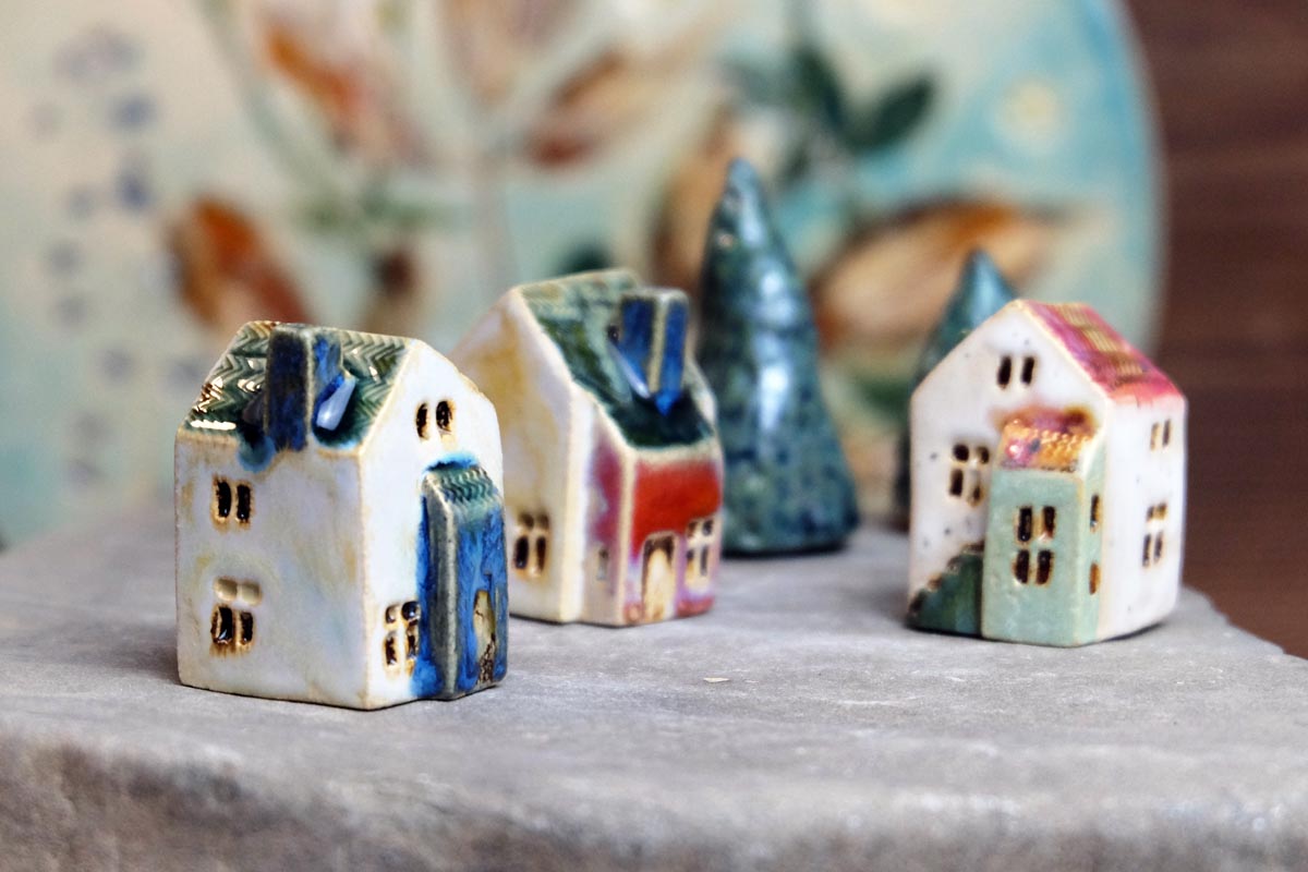 Miniaturowy ceramiczny domek, zestaw ceramicznych domków